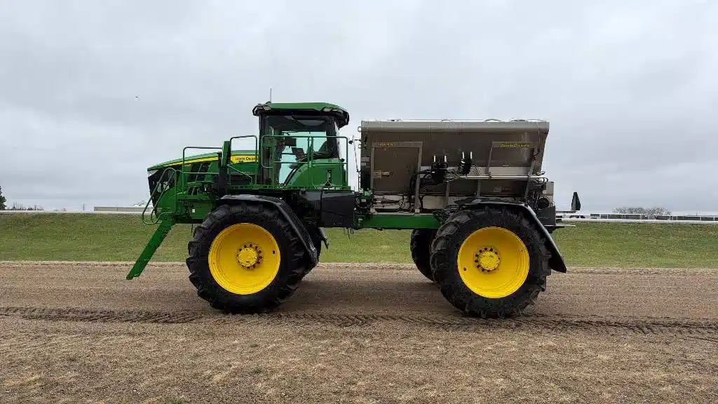 Gallery image 2 for 2025 John Deere 600R Anhydrous Applicator