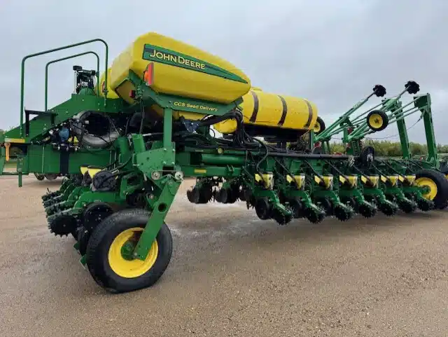 Gallery image 2 for Used 2011 John Deere 1770NT CCS Planter