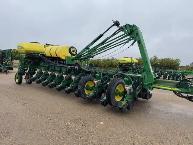 Gallery image 1 for Used 2011 John Deere 1770NT CCS Planter