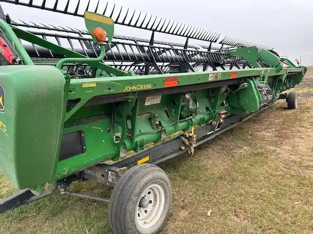 Gallery image 2 for Used 2019 John Deere 740FD Header - Draper