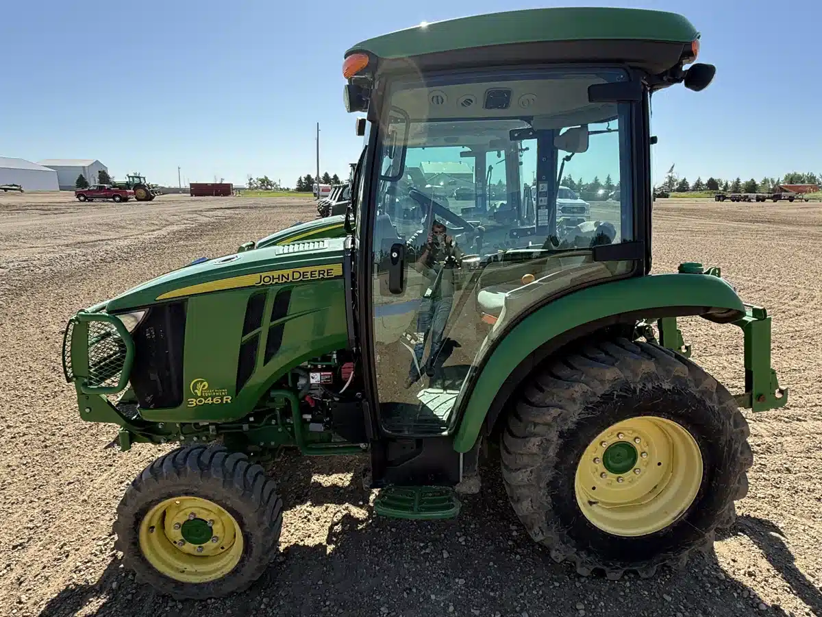 Gallery image 2 for Used 2017 John Deere 3046R Tractor