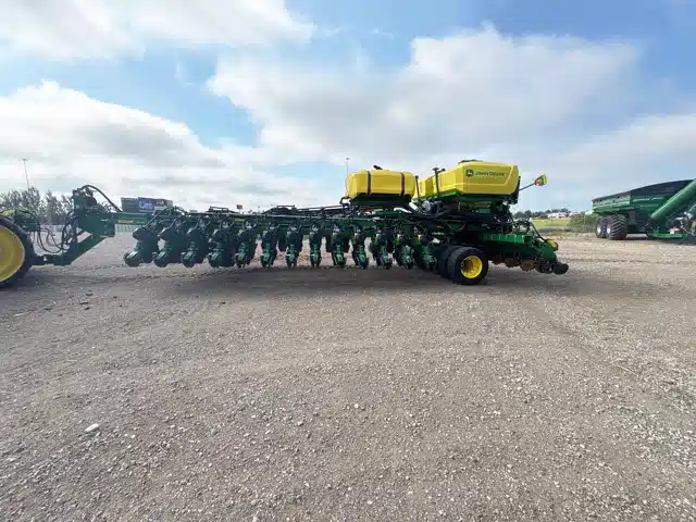 Gallery image 2 for Used 2023 John Deere DB66 Planter