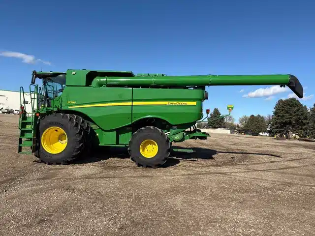 Gallery image 2 for Used 2023 John Deere S780 Combine