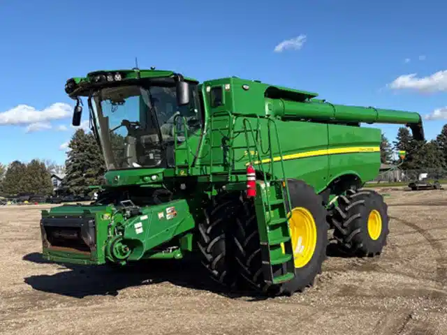 Gallery image 1 for Used 2023 John Deere S780 Combine