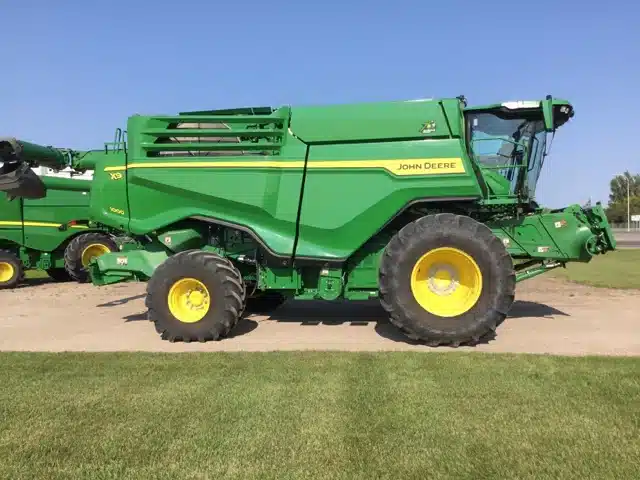 Gallery image 2 for Used 2022 John Deere X9 1000 Combine