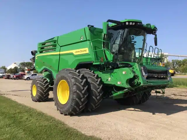 Gallery image 1 for Used 2022 John Deere X9 1000 Combine