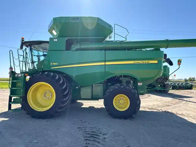 Gallery image 2 for Used 2019 John Deere S780 Combine