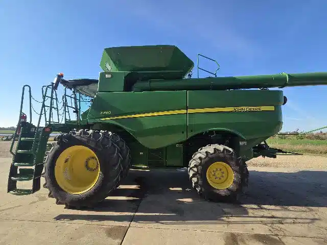 Gallery image 2 for Used 2020 John Deere S780 Combine