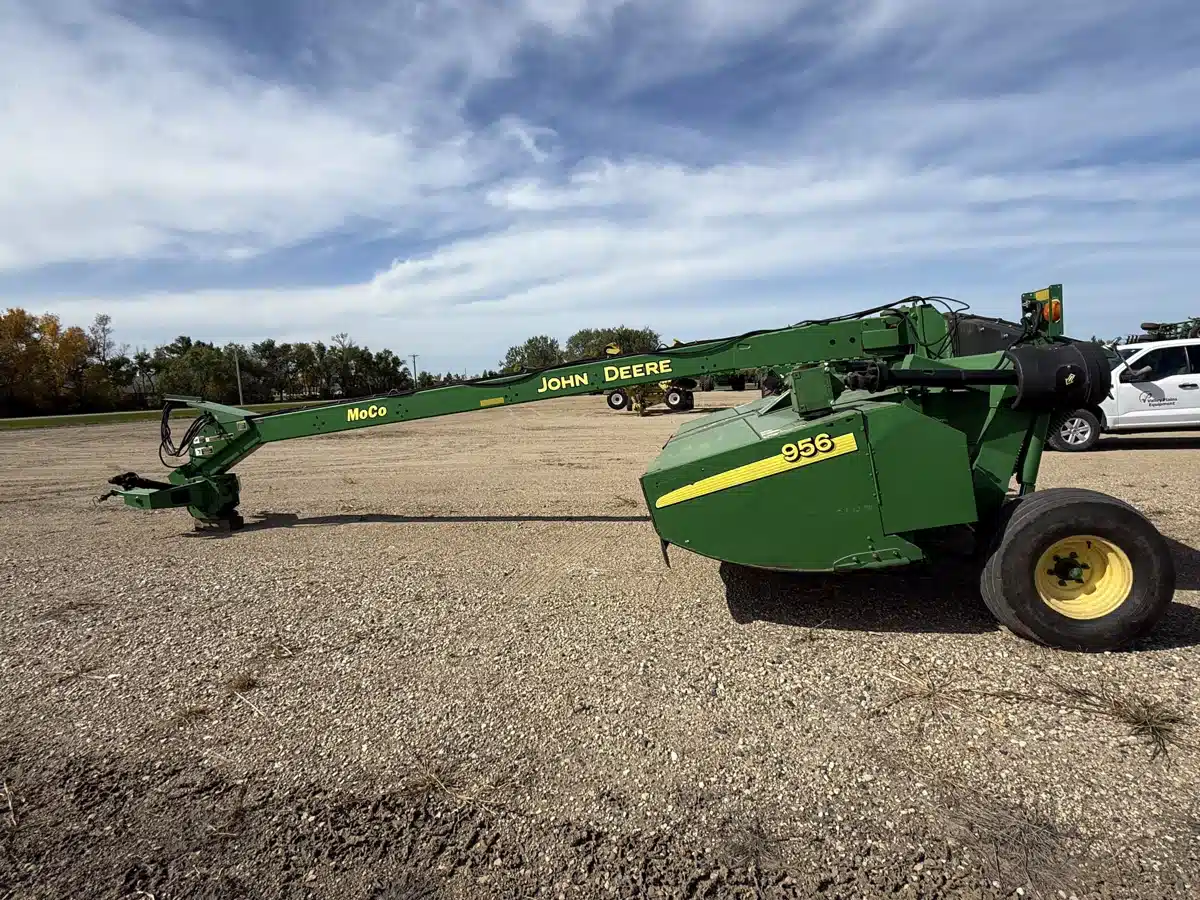 Gallery image 2 for Used 2013 John Deere 956 Disc Mower Conditioner