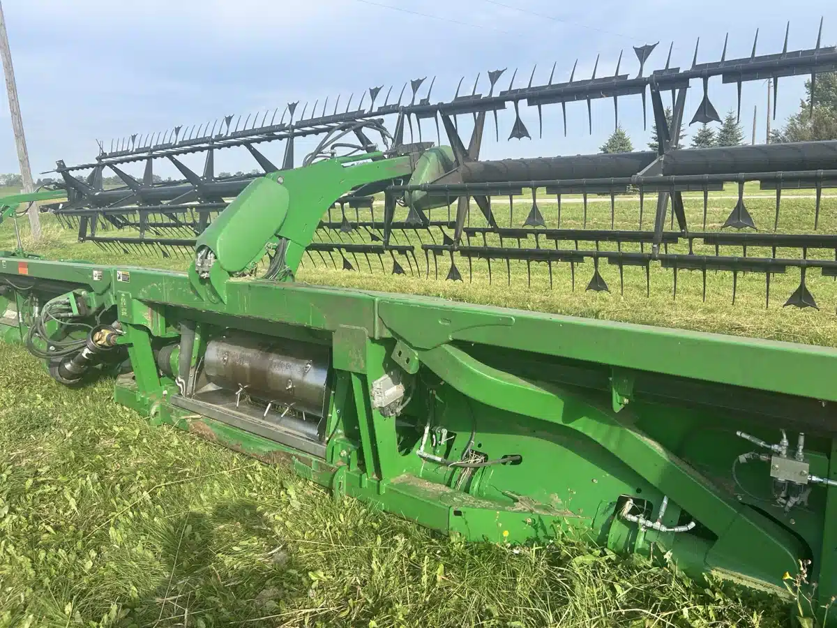 Gallery image 2 for Used 2013 John Deere 640FD Header - Draper