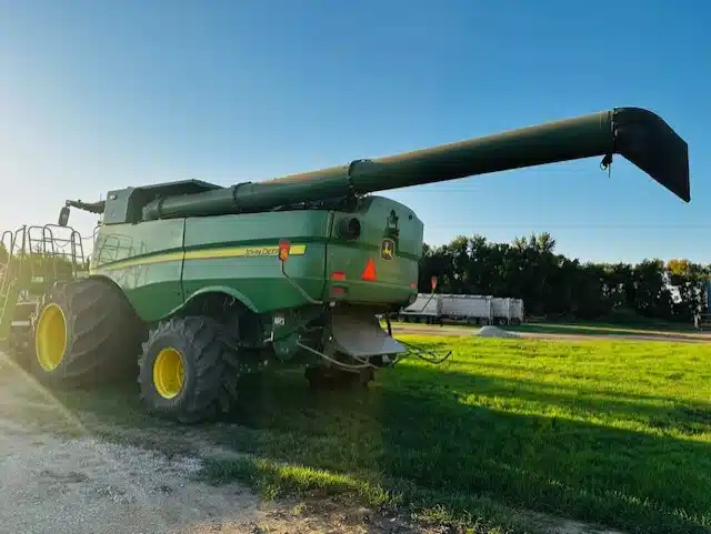 Gallery image 2 for Used 2022 John Deere S780 Combine