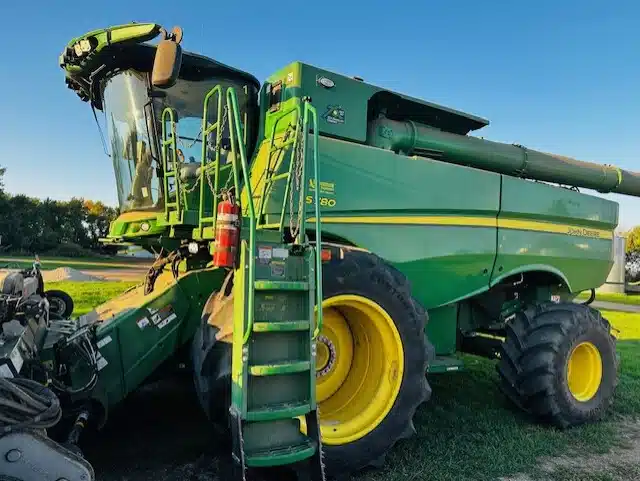 Gallery image 1 for Used 2022 John Deere S780 Combine