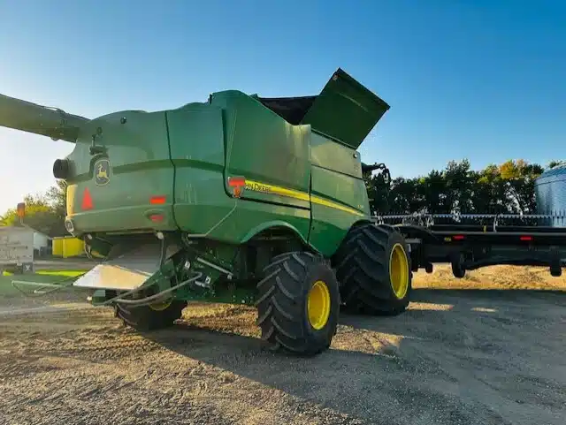 Gallery image 2 for Used 2022 John Deere S780 Combine
