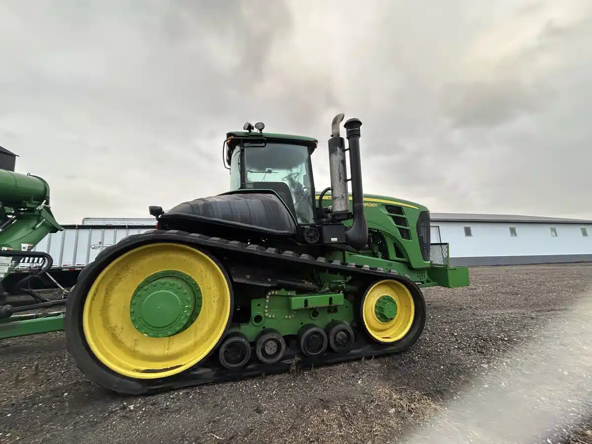 Gallery image 2 for Used 2010 John Deere 9530T Tractor