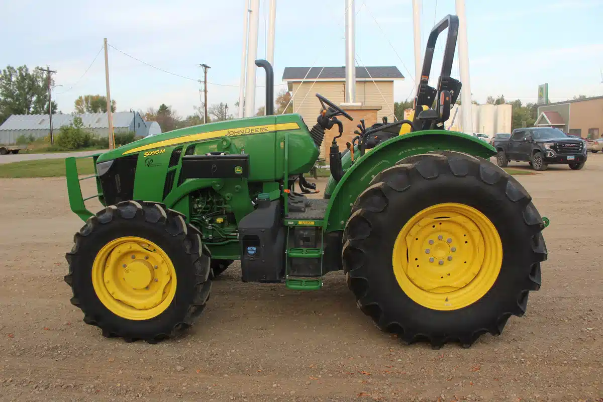 Gallery image 2 for Used 2023 John Deere 5095M Tractor