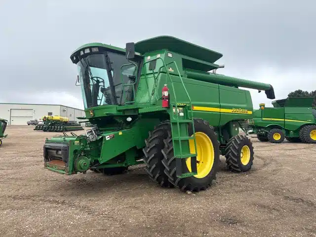Gallery image 1 for Used 2004 John Deere 9760 STS Combine