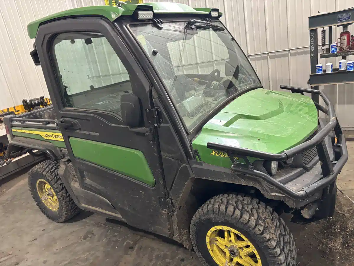 Gallery image 2 for Used 2022 John Deere XUV 835R Utility Vehicle