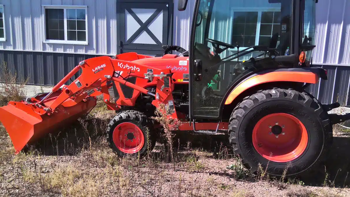Gallery image 1 for Used 2023 Kubota LX3520 Tractor