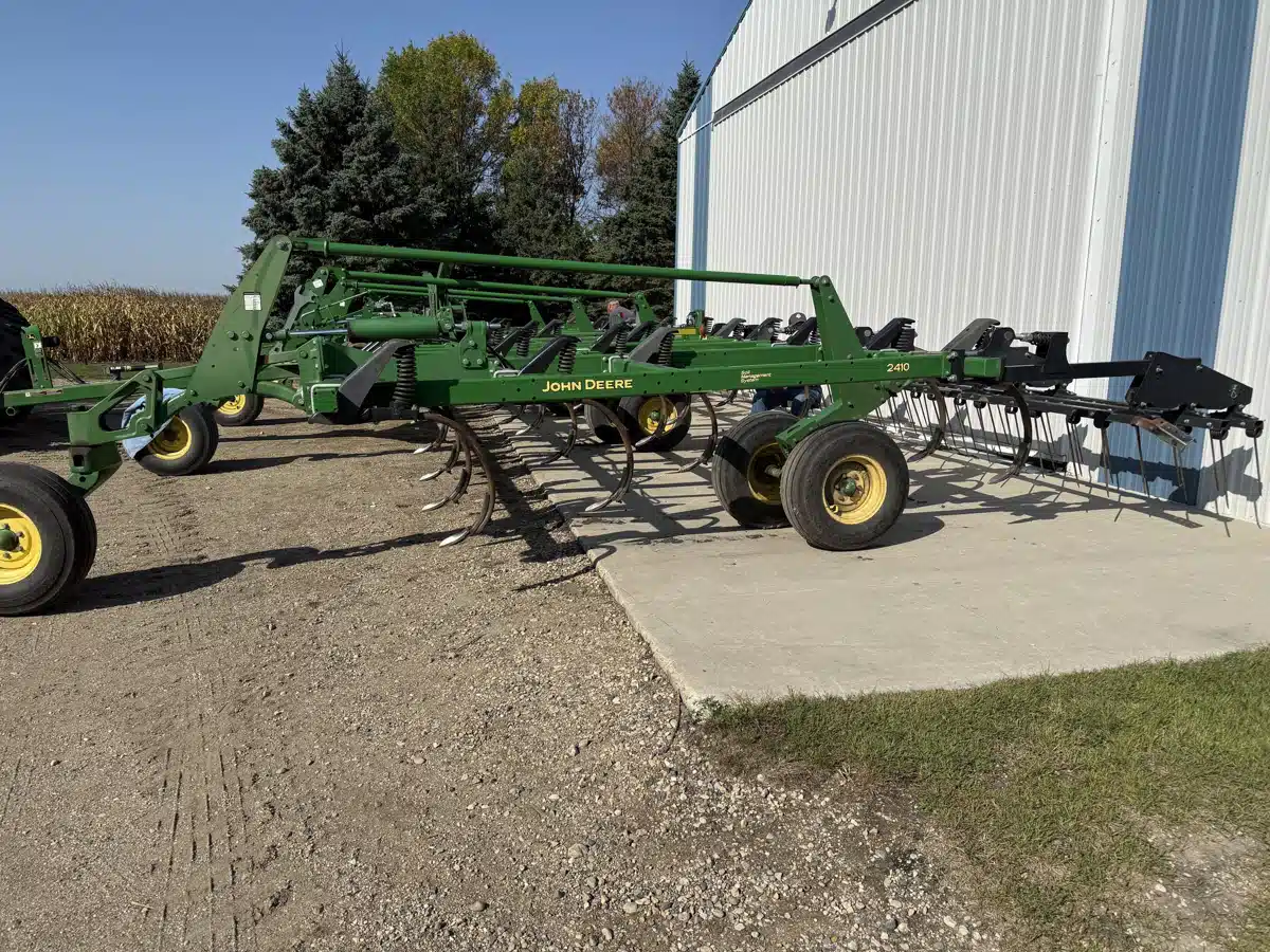 Used 2016 John Deere 2410 Chisel Plow