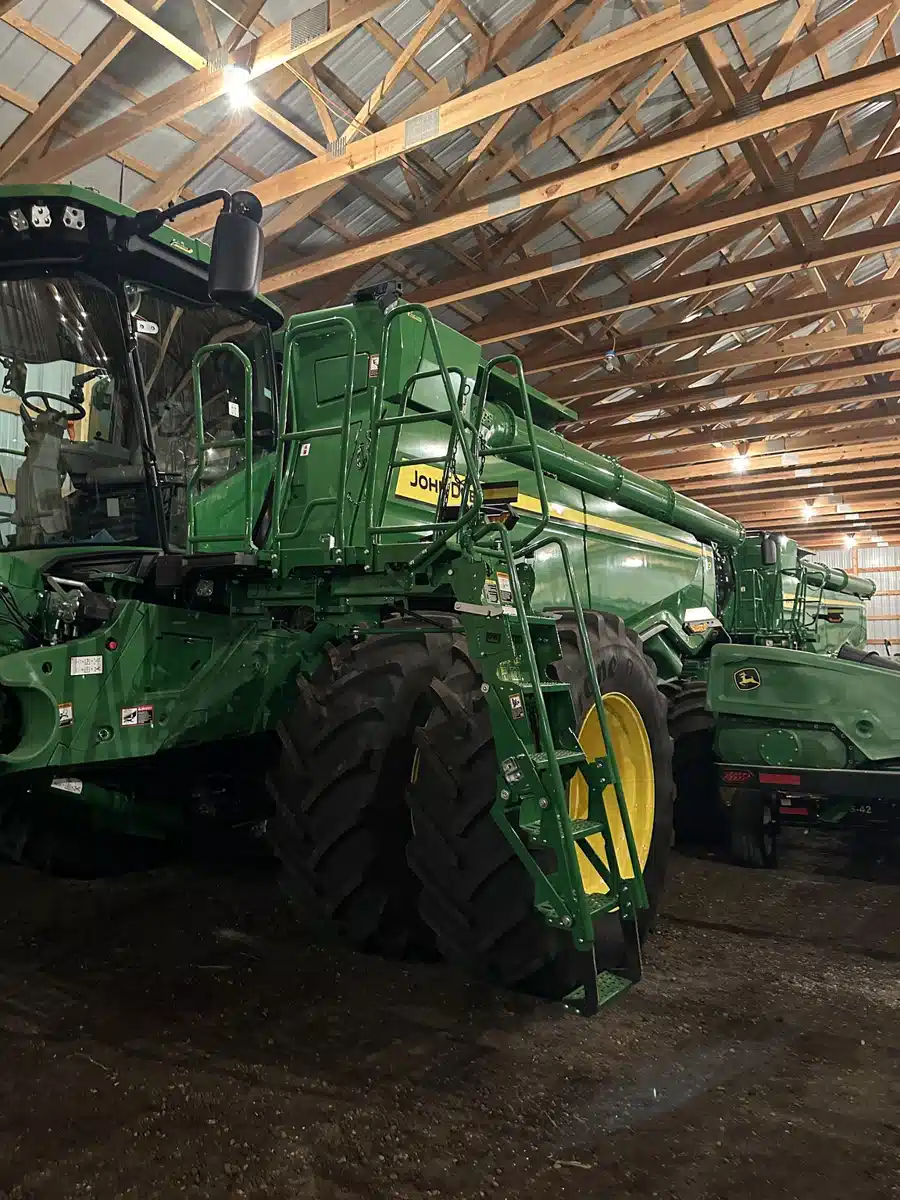 Gallery image 1 for 2024 John Deere X9 1100 Combine