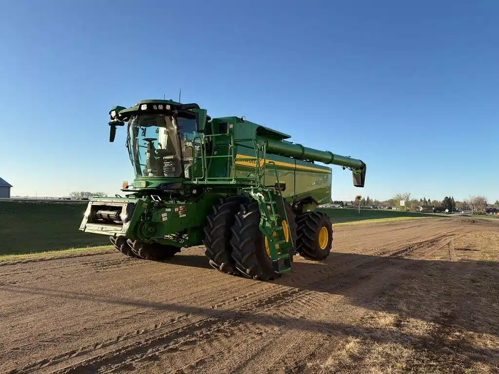 Gallery image 2 for 2025 John Deere S7 800 Combine