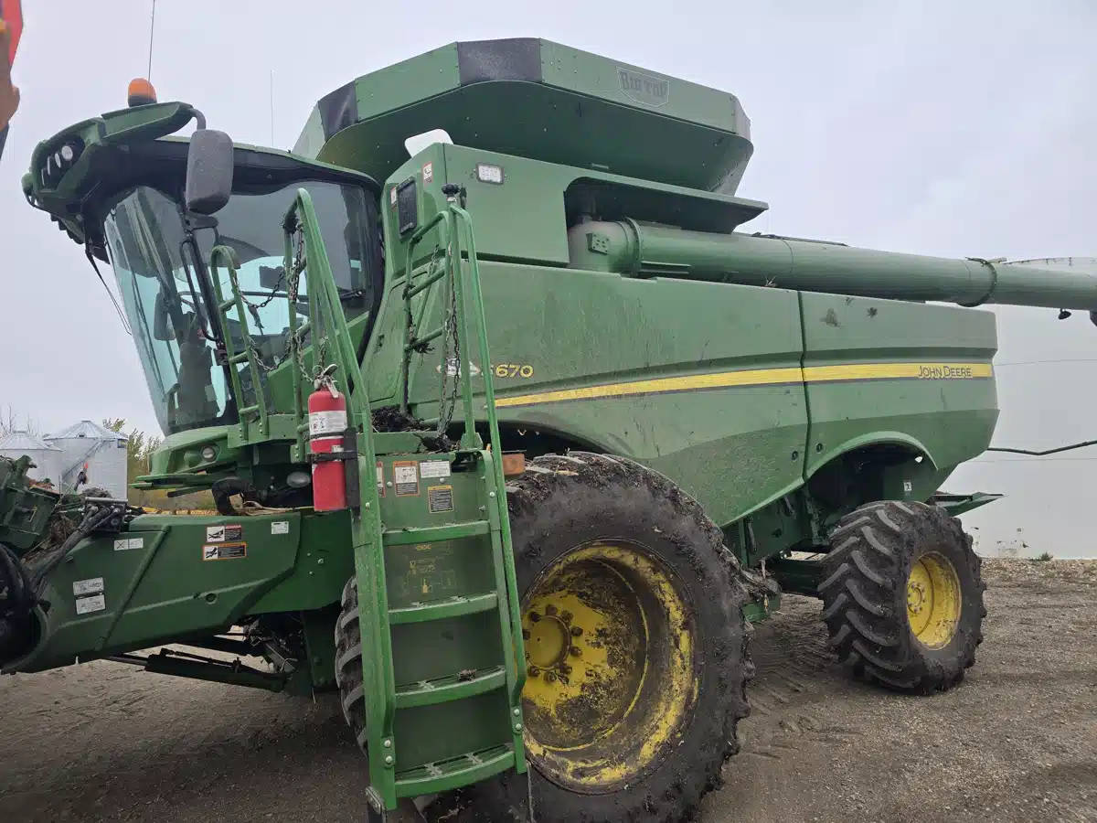 Used 2013 John Deere S670 Combine