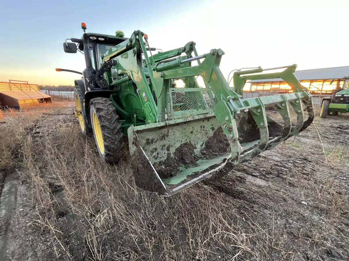 Gallery image 2 for Used 2014 John Deere 7210R Tractor