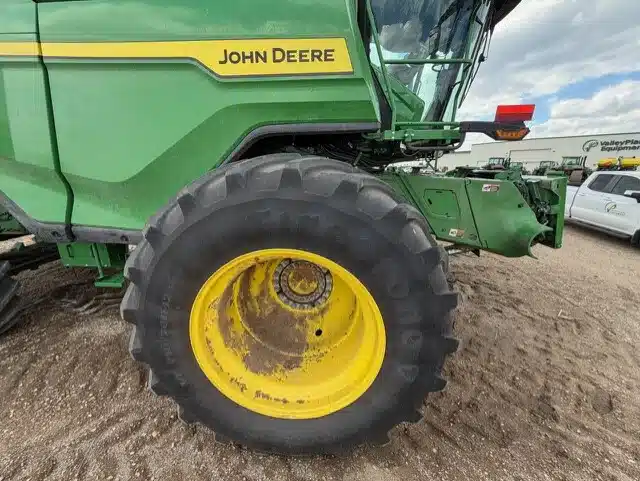 Gallery image 2 for 2025 John Deere X9 1100 Combine