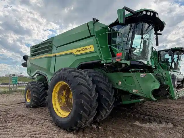 Gallery image 1 for 2025 John Deere X9 1100 Combine