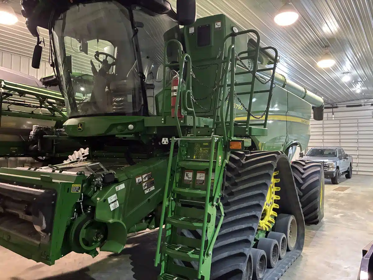 Gallery image 1 for 2024 John Deere S790 Combine