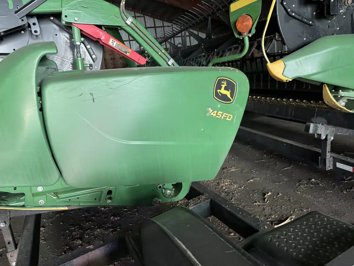 Gallery image 1 for 2020 John Deere 745FD Header - Draper