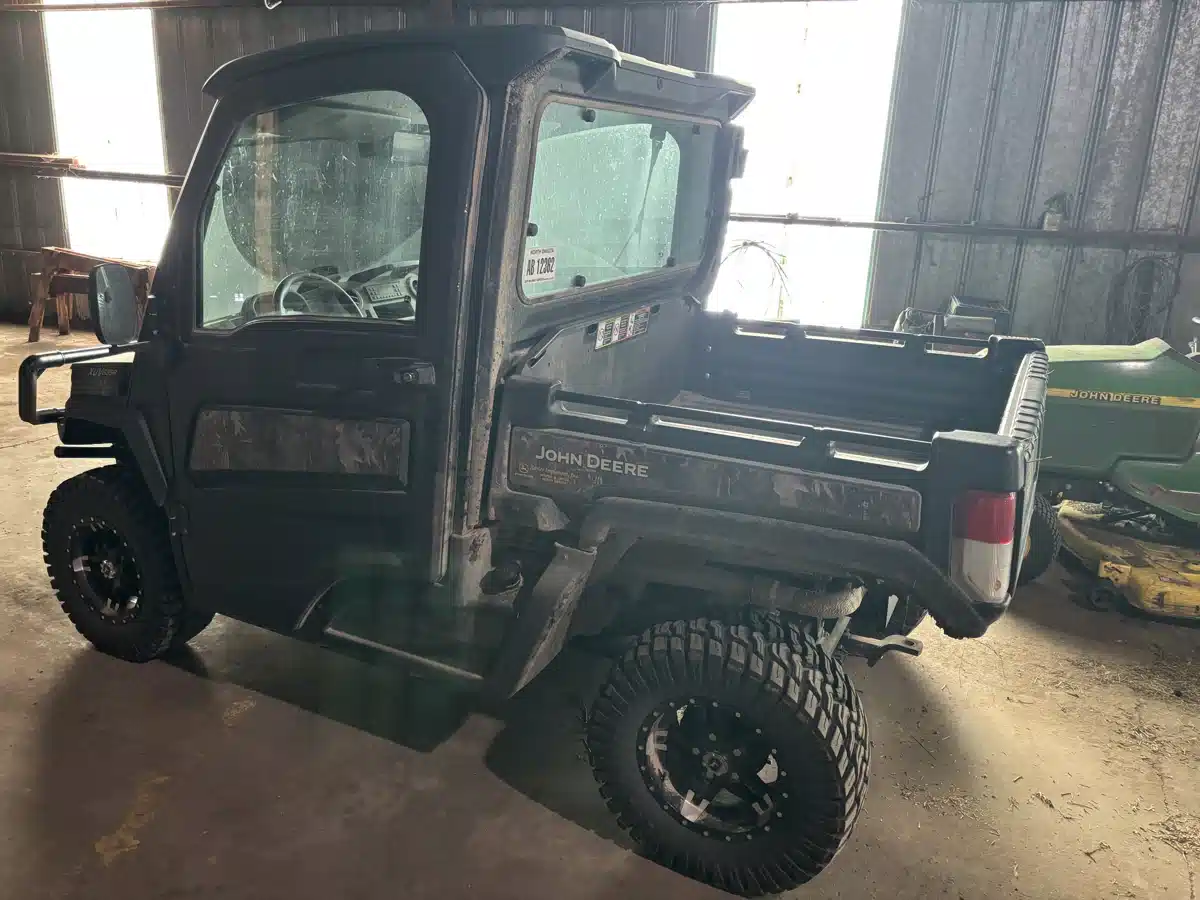 Gallery image 2 for Used 2023 John Deere XUV 835R Utility Vehicle