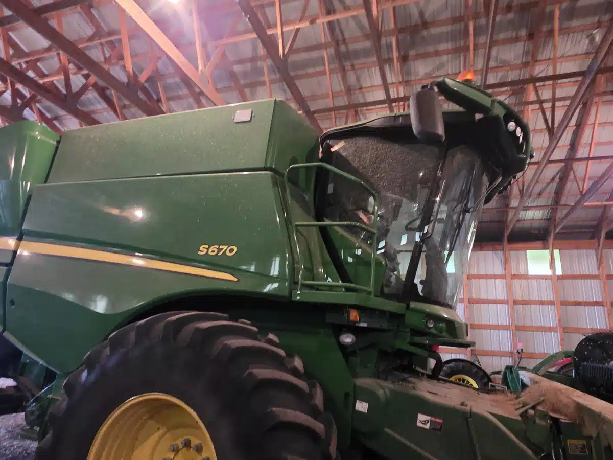 Gallery image 1 for Used 2016 John Deere S670 Combine