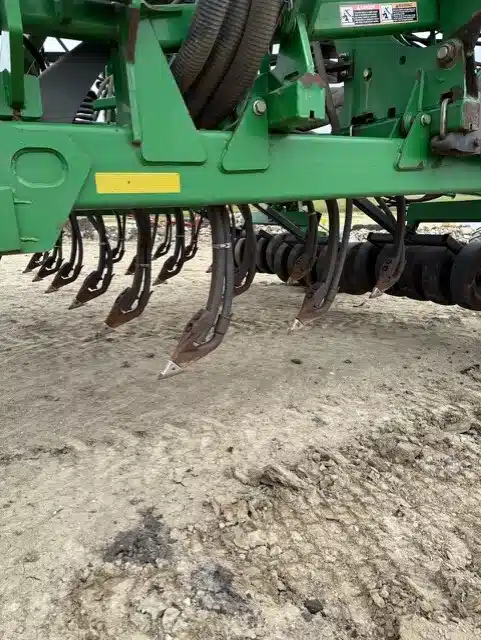 Gallery image 2 for Used 2007 John Deere 1830 Air Drill