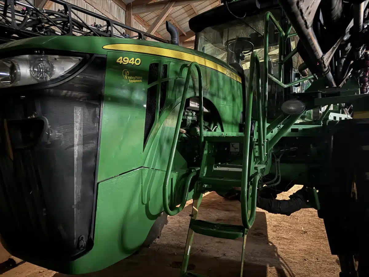 Gallery image 2 for Used 2014 John Deere 4940 Sprayer - Self Propelled