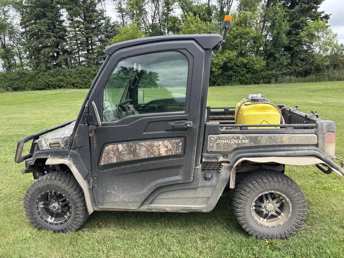 Gallery image 1 for 2022 John Deere XUV 835R Utility Vehicle