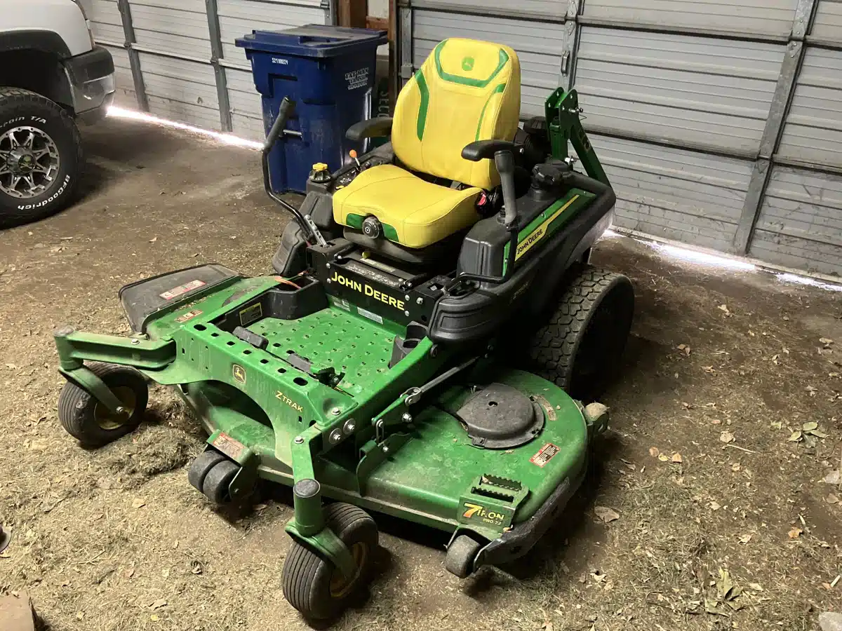 Gallery image 1 for 2023 John Deere Z950R Mower - Zero Turn