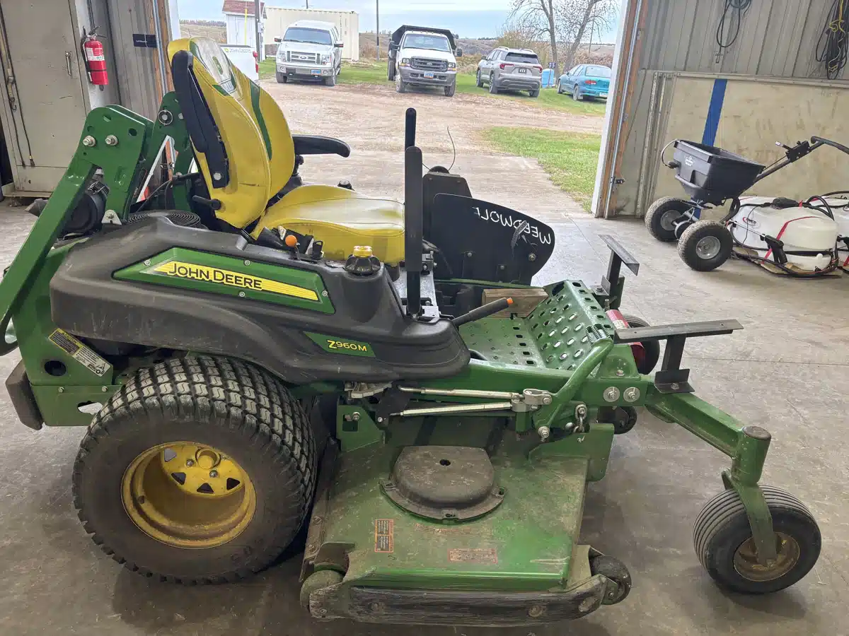 Gallery image 1 for 2023 John Deere Z960M Mower - Zero Turn