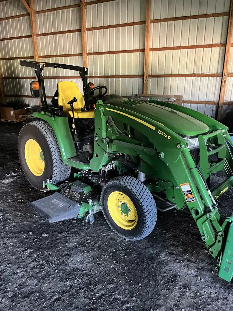 2022 John Deere 3033R Tractor