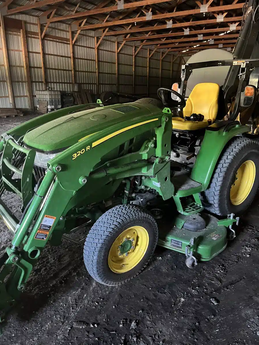 Gallery image 2 for 2022 John Deere 3033R Tractor
