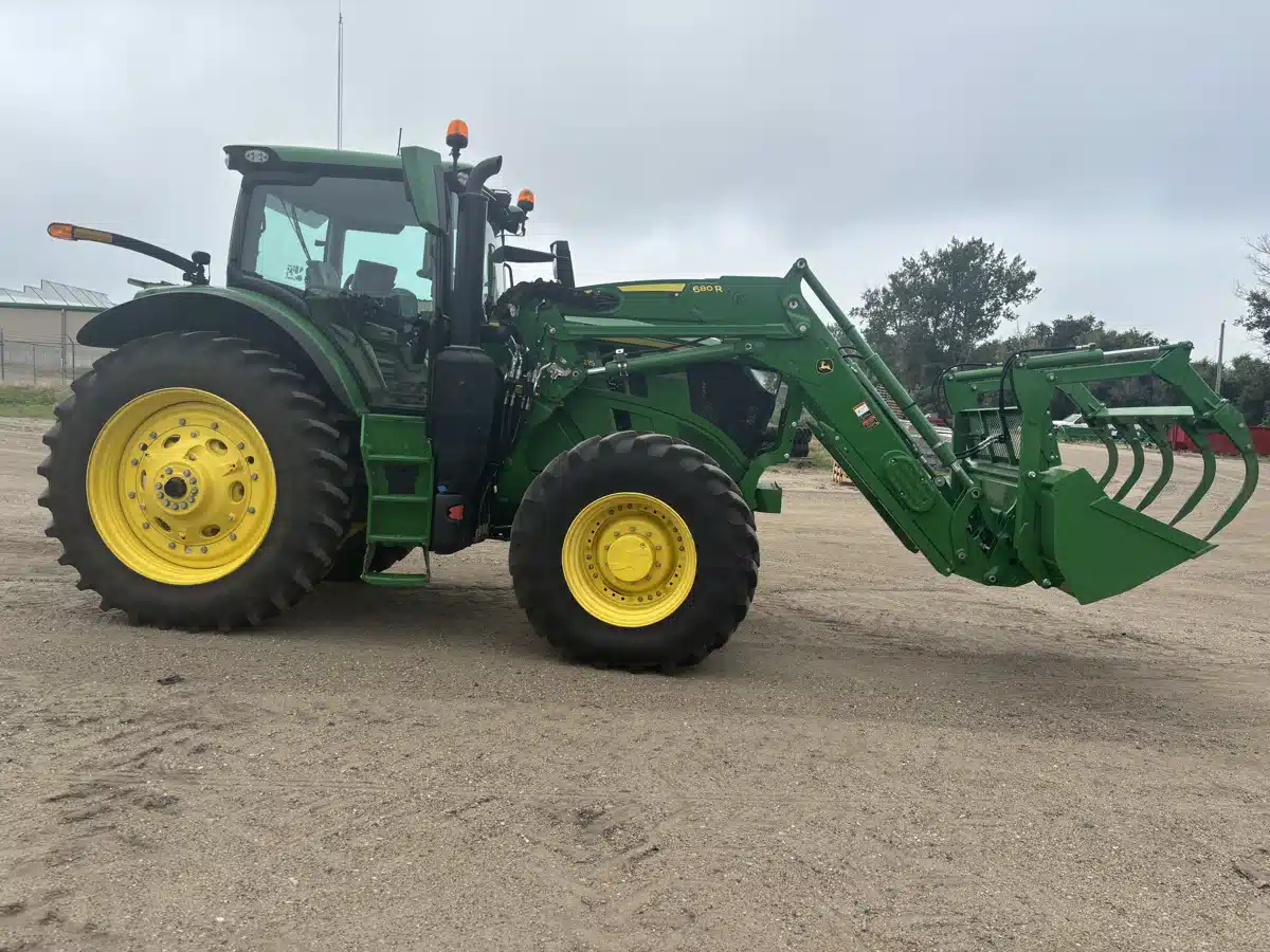 Gallery image 2 for 2023 John Deere 6R 215 Tractor