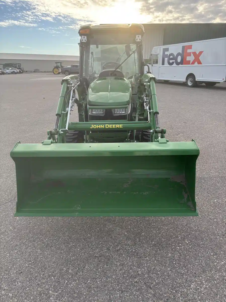 Gallery image 1 for 2024 John Deere 3039R Tractor