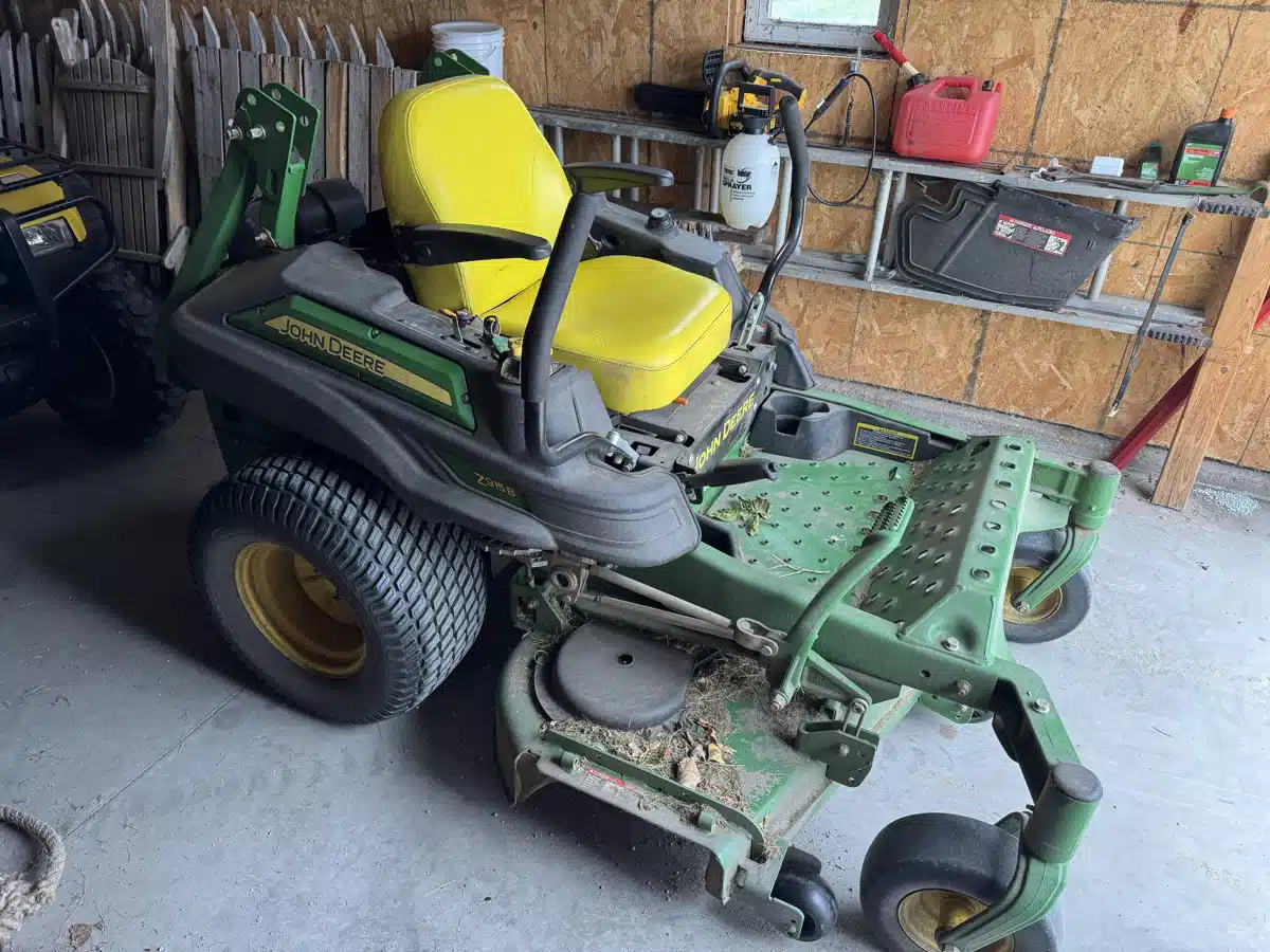 Gallery image 1 for 2014 John Deere Z915B Mower - Zero Turn
