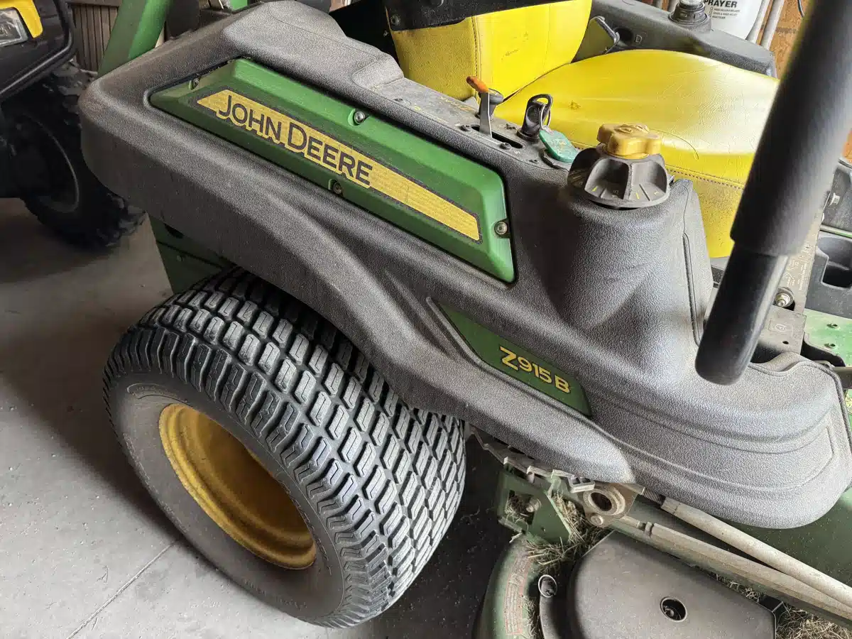 Gallery image 2 for 2014 John Deere Z915B Mower - Zero Turn