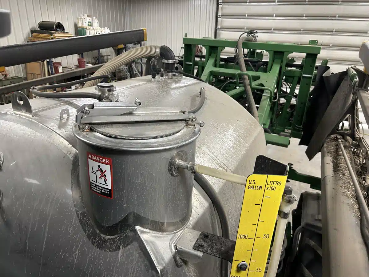 Gallery image 2 for 2020 John Deere R4038 Sprayer - Self Propelled