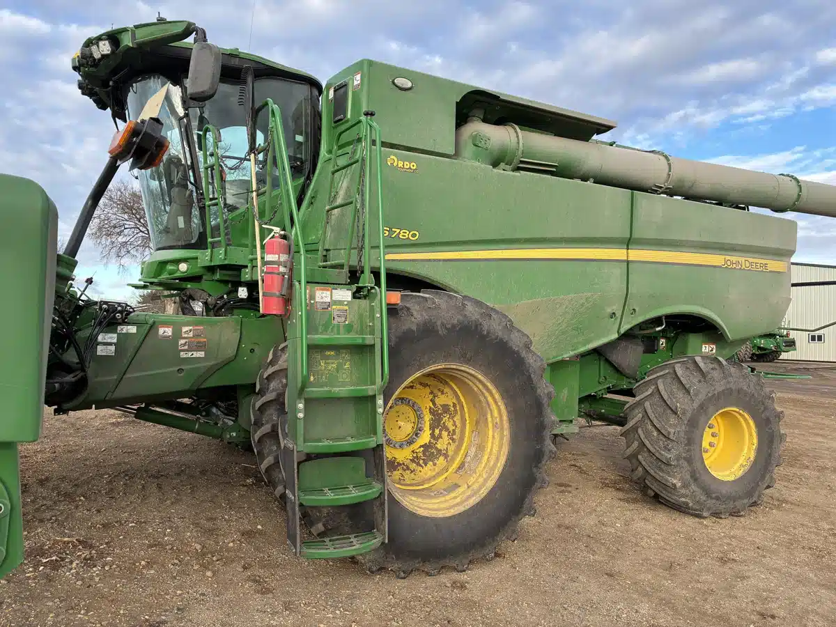 Gallery image 1 for 2024 John Deere S780 Combine