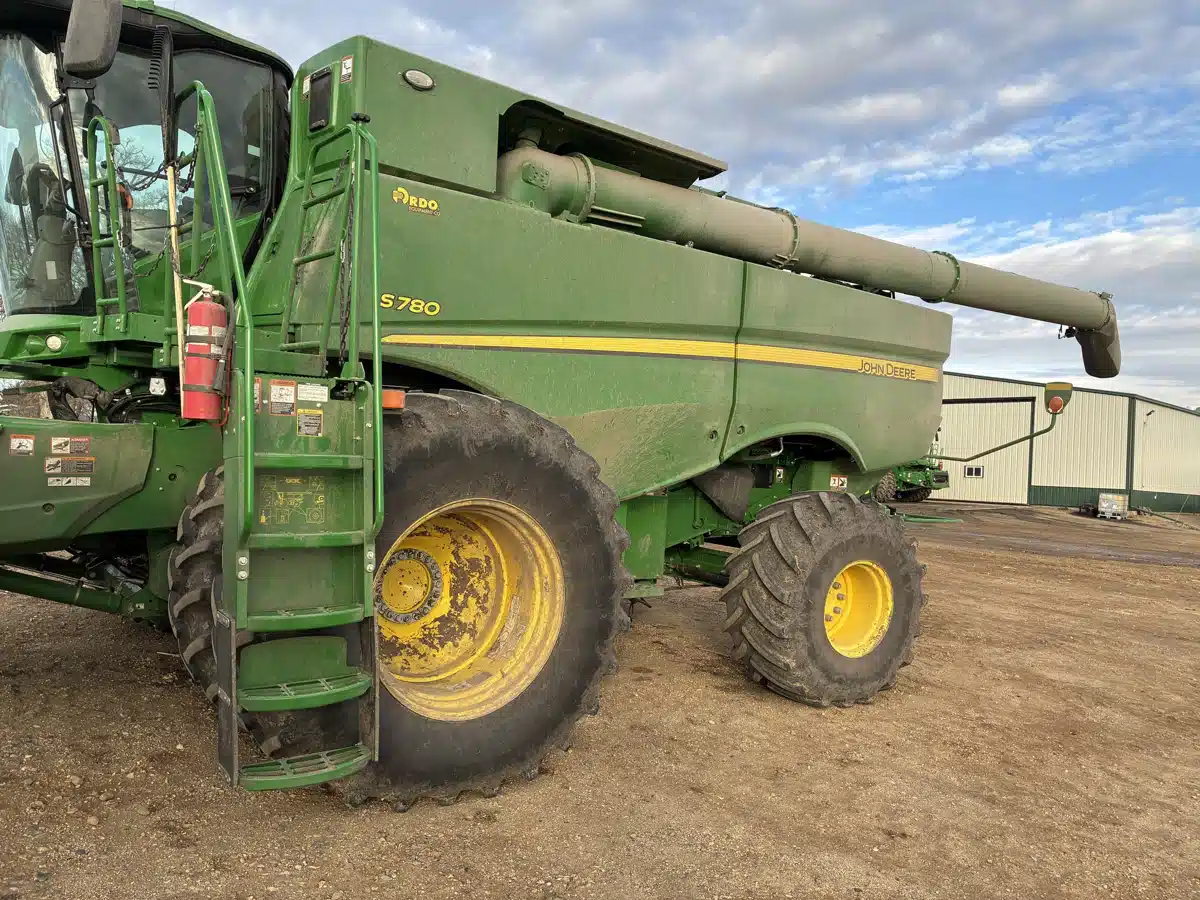 Gallery image 2 for 2024 John Deere S780 Combine