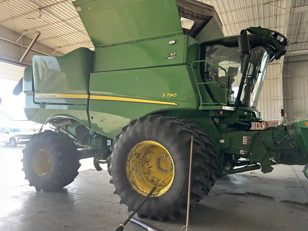 2022 John Deere S790 Combine