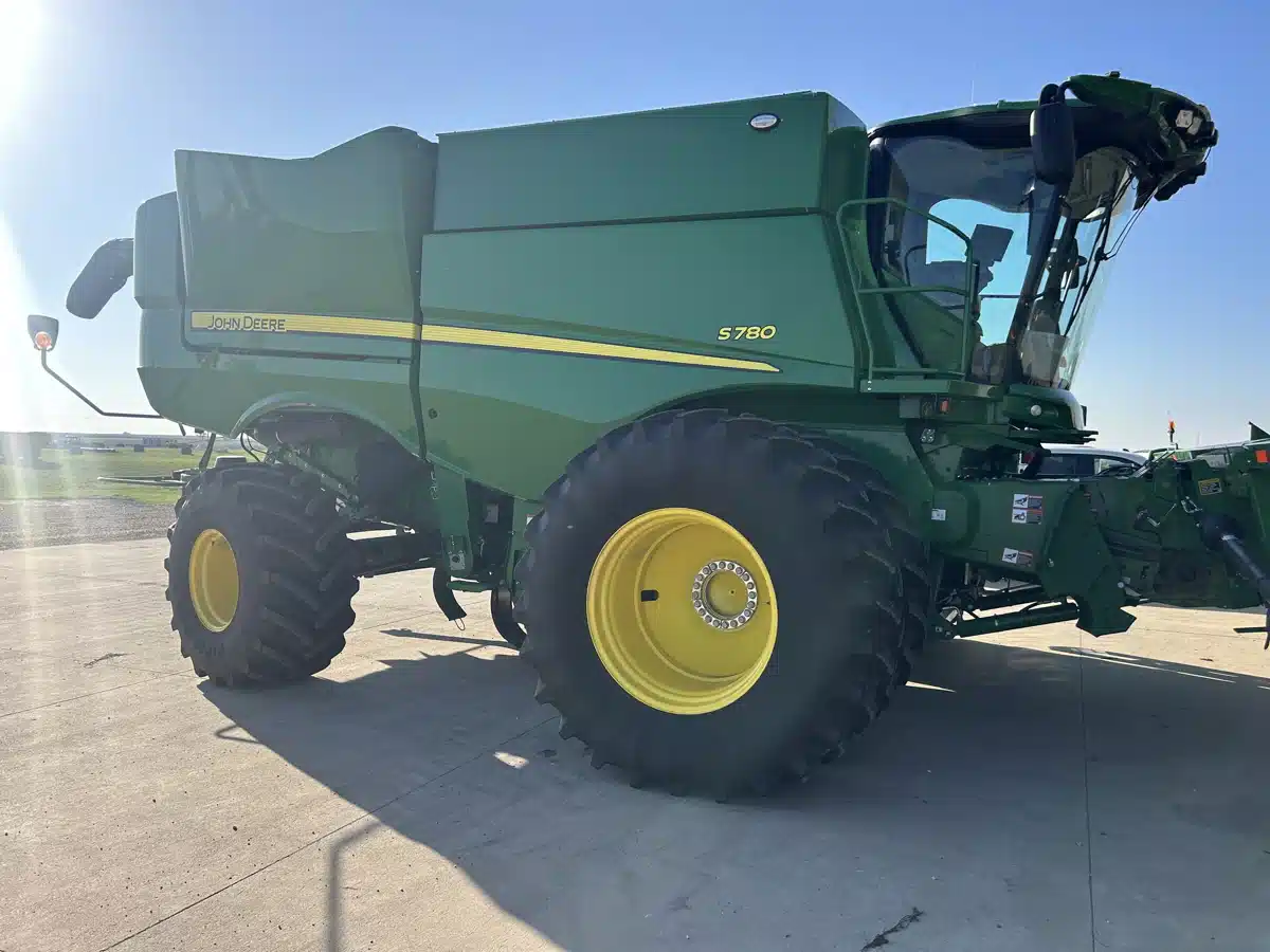 2023 John Deere S780 Combine