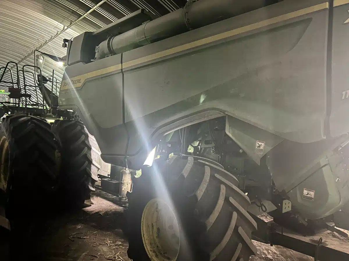 Gallery image 2 for 2024 John Deere X9 1100 Combine